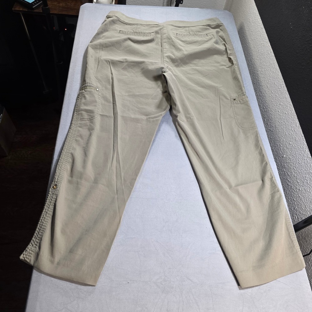 Chico's Light Olive Green Cropped Trousers size 2.5/14